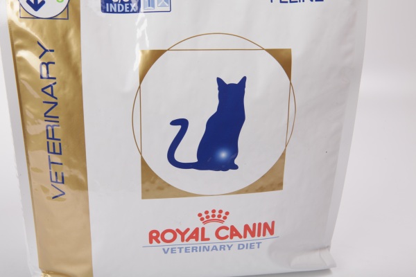 Чем кормить кота при мочекаменной болезни: правильность подбора пищи